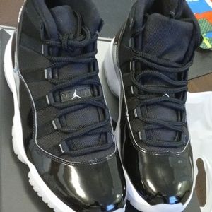 Meet your Posher, Dee